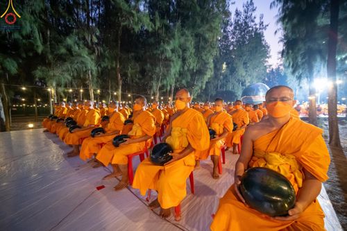 ภาพ No.107342:พิธีตักบาตรพระธรรมยาตราฯ ในโครงการธรรมยาตรากตัญญูบูชา มหาปูชนียาจารย์ พระมงคลเทพมุนี(สด จนฺทสโร) พระผู้ปราบมาร ปีที่ 12 ณ อนุสรณ์สถานมหาวิหารพระมงคลเทพมุนี อ.สองพี่น้อง จ.สุพรรณบุรี วันที่ 7 มกราคม พ.ศ. 2567