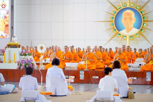 ภาพ No.248490:วันที่ 27 กันยายน พ.ศ. 2568 พิธีถวายเมนูสวรรค์เพื่อการบรรลุธรรม ณ หอฉันคุณยายอาจารย์ฯ วัดพระธรรมกาย