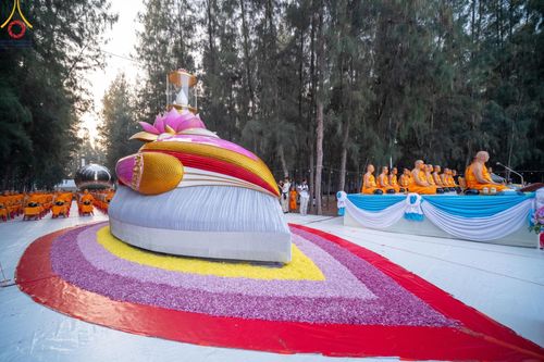 ภาพ No.107502:พิธีตักบาตรพระธรรมยาตราฯ ในโครงการธรรมยาตรากตัญญูบูชา มหาปูชนียาจารย์ พระมงคลเทพมุนี(สด จนฺทสโร) พระผู้ปราบมาร ปีที่ 12 ณ อนุสรณ์สถานมหาวิหารพระมงคลเทพมุนี อ.สองพี่น้อง จ.สุพรรณบุรี วันที่ 7 มกราคม พ.ศ. 2567