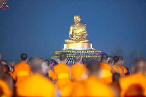 ภาพ No.200993:พิธีตักบาตรพระธรรมยาตรา ณ อนุสรณ์สถานลำดับที่ 5 สถานที่เผยแผ่วิชชาธรรมกายครั้งแรก อนุสรณ์สถานบางปลา วัดบางปลา อำเภอบางเลน จังหวัดนครปฐม ในโครงการธรรมยาตรา กตัญญูบูชา มหาปูชนียาจารย์ พระมงคลเทพมุนี(สด จนฺทสโร) พระผู้ปราบมาร อนุสรณ์สถาน 7 แห่ง ปีที่ 13