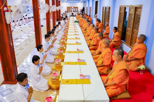 ภาพ No.115602:พิธีถวายภัตตาหารเป็นสังฆทาน แด่คณะพระธรรมยาตรา ปีที่ 12 วันที่ 20 มกราคม พ.ศ. 2567 ณ วัดโบสถ์(บน) บางคูเวียง จ.นนทบุรี