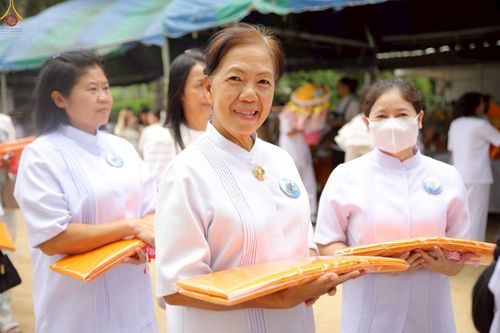 ภาพ No.234041:วันอาทิตย์ที่ 20 กรกฎาคม พ.ศ.2568 พิธีทอดผ้าป่า และพิธีตอกเสาเข็มต้นแรก สร้างอาคารปฏิบัติธรรมพระมงคลเทพมุนี ณ ศูนย์ปฏิบัติธรรมสุราษฏร์ธานี