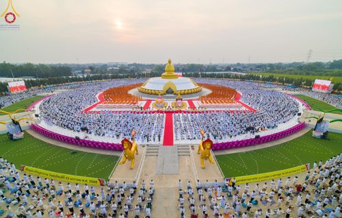 ภาพ No.200573:พิธีจุดประทีปถวายเป็นพุทธบูชา และบูชาธรรมมหาปูชนียาจารย์ ณ อนุสรณ์สถานบางปลา วัดบางปลา อำเภอบางเลน จังหวัดนครปฐม ในโครงการธรรมยาตรา กตัญญูบูชา มหาปูชนียาจารย์ พระมงคลเทพมุนี(สด จนฺทสโร) พระผู้ปราบมาร อนุสรณ์สถาน 7 แห่ง ปีที่ 13 วันที่ 23 มกราคม พ.ศ. 2568