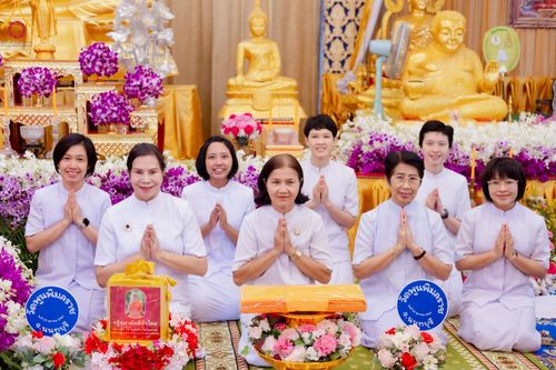 พิธีทอดกฐิน ณ วัดพูนพิมลราช อ.บางบัวทอง จ.นนทบุรี ในโครงการกฐินสามัคคีทั่วไทย 30,000 วัด บูชาธรรม 80 ปี หลวงพ่อธัมมชโย โดยคณะศิษยานุศิษย์วัดพระธรรมกาย วันที่ 20 ตุลาคม พ.ศ. 2567