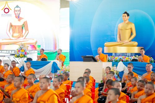 ภาพ No.61971:ตักบาตรฉลองสามเณรใหม่ มัชฌิมธรรมทายาท ณ วิหารคด คอร์ 9 วัดพระธรรมกาย วันที่ 15 เมษายน พ.ศ. 2567