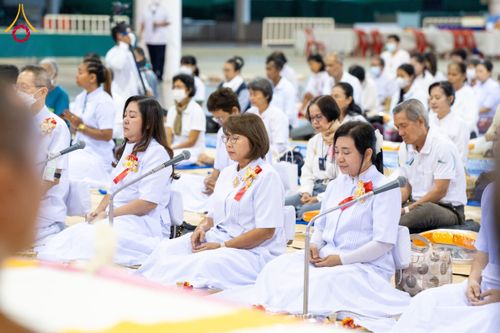 ภาพ No.202271:พิธีถวายภัตตาหารเป็นสังฆทาน แด่พระธรรมยาตรา ณ วัดพระธรรมกาย ตำบลคลองสาม อำเภอคลองหลวง จังหวัดปทุมธานี ในโครงการธรรมยาตรา กตัญญูบูชา มหาปูชนียาจารย์ พระมงคลเทพมุนี(สด จนฺทสโร) พระผู้ปราบมาร อนุสรณ์สถาน 7 แห่ง ปีที่ 13 วันที่ 27 มกราคม พ.ศ. 2568