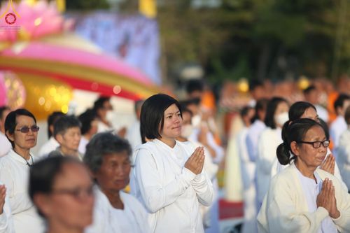 ภาพ No.194794:พิธีจุดประทีปถวายเป็นพุทธบูชา และบูชาธรรมมหาปูชนียาจารย์ ณ วัดสองพี่น้อง ต.ต้นตาล อ.สองพี่น้อง จ.สุพรรณบุรี ในโครงการธรรมยาตรา กตัญญูบูชา มหาปูชนียาจารย์ พระมงคลเทพมุนี(สด จนฺทสโร) พระผู้ปราบมาร อนุสรณ์สถาน 7 แห่ง ปีที่ 13 วันที่ 14 มกราคม พ.ศ. 2568