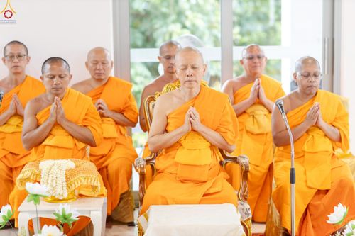 ภาพ No.239359:วันอาทิตย์ที่ 17 สิงหาคม พ.ศ. 2568 พิธีกดปุ่มอัญเชิญรูปเหมือน พระมงคลเทพมุนี (สด จันทสโร)  ณ มหาวิหารแก้วพระมงคลเทพมุนี  ศูนย์ปฏิบัติธรรมแก้วเมืองเลย