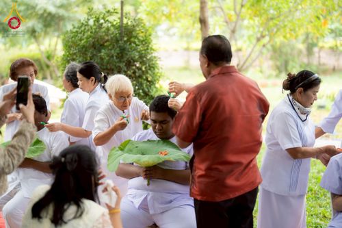 ภาพ No.278210:วันศุกร์ที่ 5 ธันวาคม พ.ศ. 2568 (วันพ่อแห่งชาติ) พิธีบรรพชาอุปสมบทหมู่ธรรมทายาท จำนวน 16 รูป โครงการบรรพชาอุปสมบทหมู่ รุ่นบูชาธรรมมหาปูชนียาจารย์ ประจำปี 2568  ณ ศูนย์ปฏิบัติธรรมและอบรมเยาวชนพระนครศรีอยุธยา จ.พระนครศรีอยุธยา