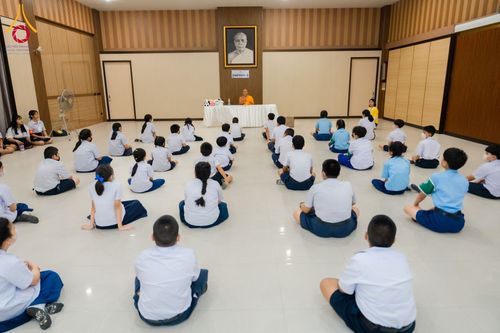 ภาพ No.183091:วันรวมพลังเด็กดี V-Star ผู้นำฟื้นฟูศีลธรรมโลก ณ ธุดงคสถานชลบุรี อ.ศรีราชา จ.ชลบุรี  ในวันเสาร์ที่ 16 พฤศจิกายน 2567