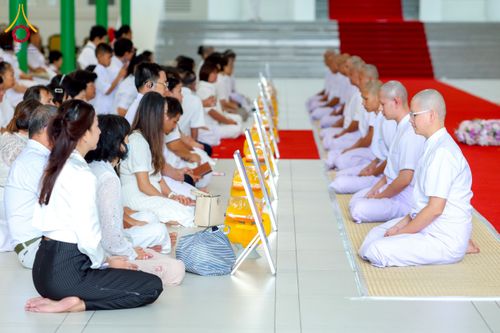 ภาพ No.256155:วันที่ 4 ตุลาคม พ.ศ. 2568 พิธีบรรพชาอุปสมบท  โครงการอุปสมบทหมู่บูชาธรรม 141 ปี  พระมงคลเทพมุนี (สด จนฺทสโร) ณ โบสถ์พระไตรปิฏก วัดพระธรรมกาย จ.ปทุมธานี