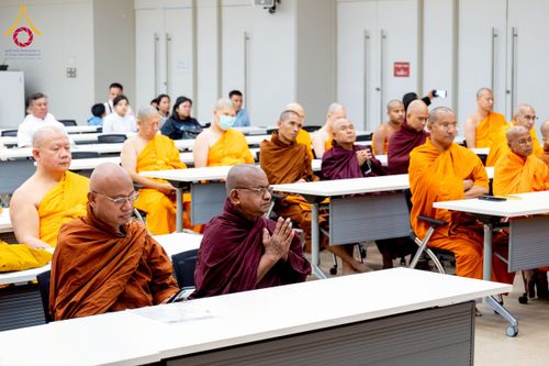 ภาพ No.222342:วันที่ 21 เมษายน พ.ศ. 2568 หลวงพ่อทัตตชีโวต้อนรับคณะสงฆ์ WAB ณ อาคาร 100 ปี คุณยายมหารัตนอุบาสิกาจันทร์ ขนนกยูง วัดพระธรรมกาย