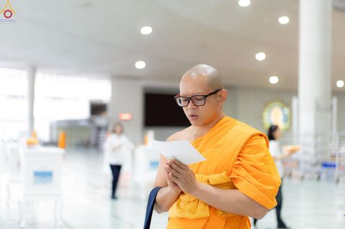 ภาพ No.229644:วันที่ 25 มิถุนายน พ.ศ. 2568 (แรม 15 ค่ำ เดือน 7) พิธีบุพเปตพลี ครั้งที่ 166 ร่วมอุทิศบุญแด่หมู่ญาติที่ล่วงลับไปแล้ว และสืบทอดอายุพระพุทธศาสนา ณ หอฉันคุณยายอาจารย์ฯ วัดพระธรรมกาย