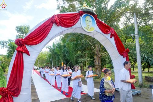 ภาพ No.256961:วันพฤหัสบดีที่ ๑๖ ตุลาคม พ.ศ. ๒๕๖๘ พิธีทอดกฐินสามัคคีเพื่อรองรับประดิษฐานองค์เจดีย์ ณ ศูนย์ปฏิบัติธรรมเถินเทิดธรรม อ.เถิน จ.ลำปาง