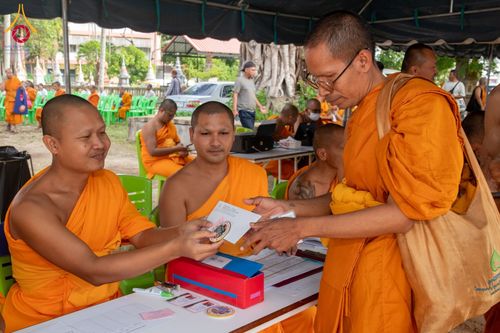 ภาพ No.143977:พิธีถวายสังฆทานแด่คณะสงฆ์ 323 วัด  ปีที่ 20 ครั้งที่  171 พิธีมอบกองทุนหนุนแรงใจช่วยครูใต้  ปีที่ 17 ครั้งที่ 136  และพิธีทำบุญอุทิศส่วนกุศลให้ผู้วายชนม์ในเหตุการณ์ไม่สงบ 4 จังหวัดชายแดนภาคใต้(ปัตตานี ยะลา นราธิวาส สงขลา) วันเสาร์ที่ 13 กรกฎาคม พ.ศ. 2567