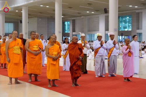 ภาพ No.232118:วันอาทิตย์ที่ 6 กรกฏาคม พ.ศ. 2568 พิธีมอบโล่เกียรติคุณ สวดธัมมจักกัปปวัตตนสูตร และรางวัลโครงการผู้นำแสงสว่างออนไลน์ ณ ห้องแก้วสารพัดนึก1 สภาธรรมกายสากล วัดพระธรรมกาย