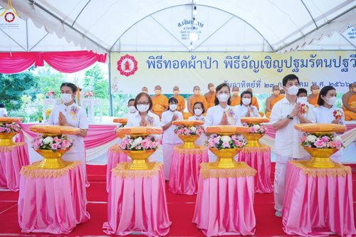 ภาพ No.84342:พิธีทอดผ้าป่า พิธีอัญเชิญปฐมรัตนปฐวี และพิธีตอกเสาเข็มต้นสุดท้าย เพื่อสถาปนาอาคาร 80 ปี หลวงพ่อธัมมชโย ณ ศูนย์ปฏิบัติธรรมวิหารแดง ตำบลเจริญธรรม อำเภอวิหารแดง จ.สระบุรี  วันที่ 23 กรกฎาคม พ.ศ. 2566