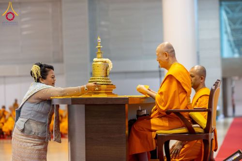 ภาพ No.209607:วันอาทิตย์ที่ 2 มีนาคม พ.ศ. 2568 พิธีภาคบ่าย สัมมนาพิเศษ, ปฏิบัติธรรม พิธีรับมอบพระบรมสารีริกธาตุ ณ สภาธรรมกายสากล วัดพระธรรมกาย