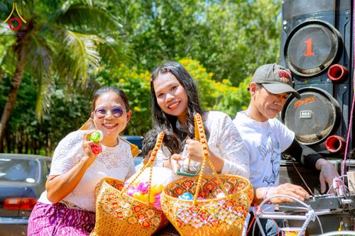 ภาพ No.182954:พิธีทอดกฐิน ณ วัดน้อยนาดี อ.ท่าตะเกียบ จ.ฉะเชิงเทรา ในโครงการทอดกฐินสามัคคีทั่วไทย 30,000 วัด บูชาธรรม 80 ปี หลวงพ่อธัมมชโย โดยคณะศิษยานุศิษย์วัดพระธรรมกาย วันที่ 9 พฤศจิกายน พ.ศ. 2567