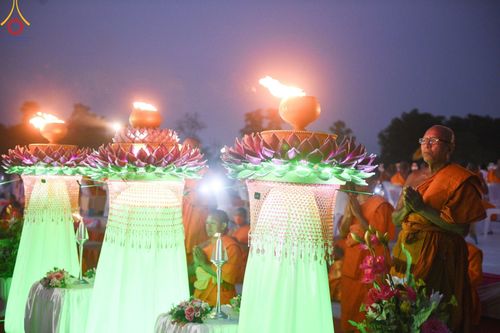 ภาพ No.129572:พิธีจุดประทีป 10,000 ดวง น้อมถวายเป็นพุทธบูชา ณ มหารัตนเจดีย์สิริปทุมสวรรค์ (เจดีย์อริยพุทธะ 5 พระองค์) ศูนย์ปฏิบัติธรรมภาคใต้ อ.บางกล่ำ จ.สงขลา  วันที่ 10 มีนาคม พ.ศ. 2567