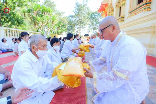 ภาพ No.181412:พิธีอุปสมบท ณ วัดศรีพันดอน อ.ภูเรือ จ.เลย วันที่ 4 ธันวาคม พ.ศ. 2567 จัดโดย ศูนย์ปฏิบัติธรรมแก้วภูเรือ ในโครงการอุปสมบทหมู่ บูชาธรรมมหาปูชนียาจารย์ ปี 2567