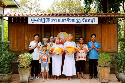 ภาพ No.216458:วันอังคารที่ 8 เม.ย. พ.ศ. 2568 พิธีบรรพชาสามเณร ณ ศูนย์ปฏิบัติธรรมเขาคิชฌกูฏ จันทบุรี