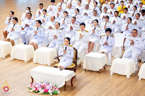 ภาพ No.145991:พิธีเจริญพระพุทธมนต์ ปฏิบัติธรรมเจริญสมาธิภาวนา เพื่อถวายเป็นพระราชกุศล แด่พระบาทสมเด็จพระเจ้าอยู่หัว เนื่องในโอกาสพระราชพิธีมหามงคล เฉลิมพระชนมพรรษา 6 รอบ 28 กรกฎาคม 2567 วันอาทิตย์ที่ 28 กรกฎาคม พ.ศ. 2567  ณ ห้องแก้วสารพัดนึก 2 สภาธรรมกายสากล