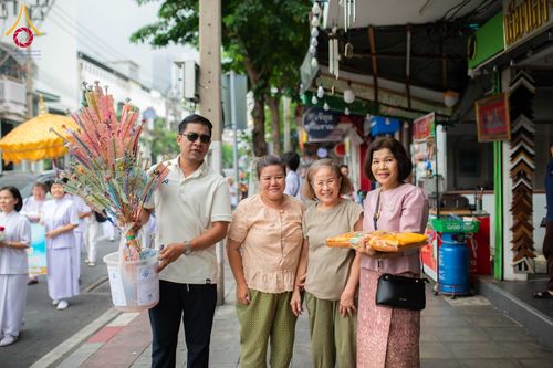 ภาพ No.178514:พิธีทอดกฐิน ณ วัดดวงแข แขวงรองเมือง เขตปทุมวัน กรุงเทพฯ ในโครงการทอดกฐินสามัคคีทั่วไทย 30,000 วัด บูชาธรรม 80 ปี หลวงพ่อธัมมชโย โดยคณะศิษยานุศิษย์วัดพระธรรมกาย วันที่ 15 พฤศจิกายน พ.ศ. 2567