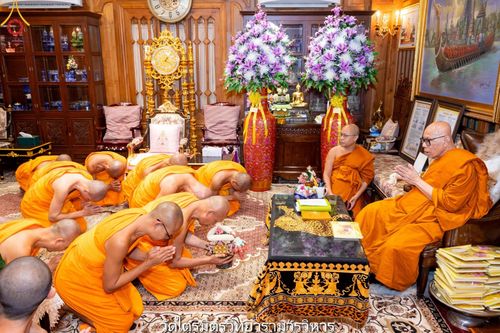 ภาพ No.145837:คณะสงฆ์วัดพระธรรมกาย ทำวัตรพระผู้ใหญ่ ในเทศกาลเข้าพรรษา วันจันทร์ที่ 22 กรกฎาคม พ.ศ. 2567