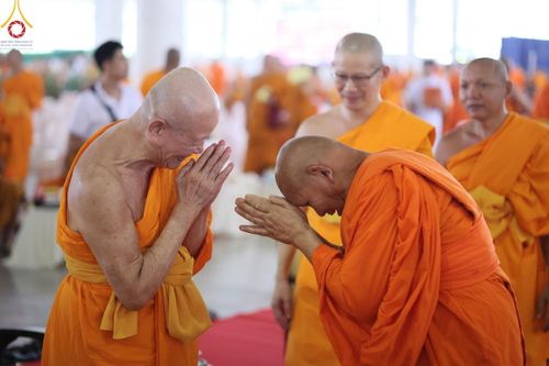 ภาพ No.59914:พิธีเจริญพระพุทธมนต์ "ฉลองอายุวัฒนมงคล 80 ปี หลวงพ่อธัมมชโย" พิธีถวายไทยธรรม คณะสงฆ์ 10,000 กว่าวัดทั่วประเทศ ในวันคุ้มครองโลก วันจันทร์ที่ 22 เมษายน พ.ศ. 2567 ณ สภาธรรมกายสากล วัดพระธรรมกาย จ.ปทุมธานี