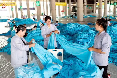 ภาพ No.220741:วันที่ 24-25 เมษายน พ.ศ. 2568 การเก็บงาน ผ้ารับประเคน ผ้าระบาย โต๊ะ เก้าอี้  ภายหลังงานวันคุ้มครองโลก ณ วัดพระธรรมกาย