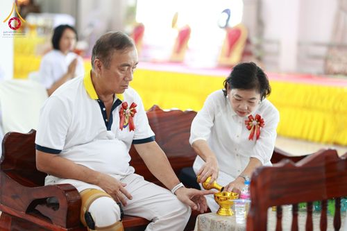 ภาพ No.181987:พิธีทอดกฐิน ณ วัดนิเวศน์ปวราราม จ.สุพรรณบุรี ในโครงการทอดกฐินสามัคคีทั่วไทย 30,000 วัด บูชาธรรม 80 ปี หลวงพ่อธัมมชโย โดยคณะศิษยานุศิษย์วัดพระธรรมกาย วันที่ 2 พฤศจิกายน พ.ศ. 2567