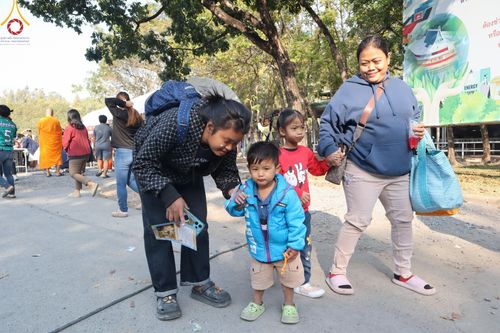 ภาพ No.193832:วัดพระธรรมกาย จัดงานวันเด็กแห่งชาติ ประจำปี พ.ศ.2568 ออกร้านอาหาร 200 ร้าน มอบของขวัญหลายหมื่นชิ้น วันที่ 12 มกราคม พ.ศ. 2568 วัดพระธรรมกาย อ.คลองหลวง จ.ปทุมธานี