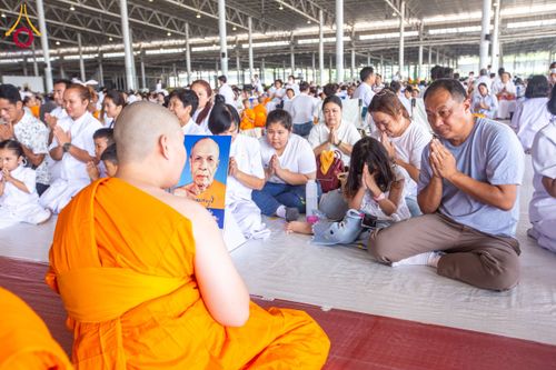 ภาพ No.134944:พิธีถวายบาตรแด่นาคธรรมทายาท ในโครงการบรรพชาสามเณรฟื้นฟูพระพุทธศาสนาทั่วไทย ณ สภาธรรมกายสากล วัดพระธรรมกาย จ.ปทุมธานี วันเสาร์ที่ 6 เมษายน พ.ศ. 2567