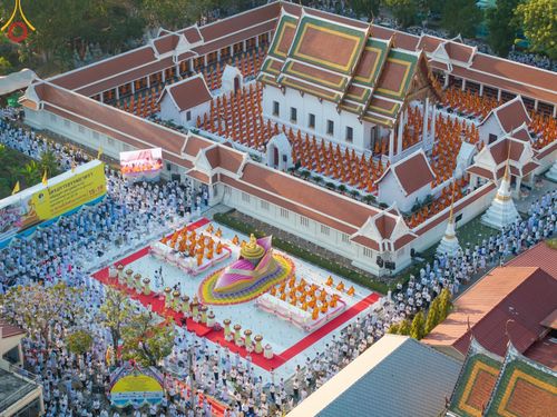 ภาพ No.197113:พิธีจุดประทีปถวายเป็นพุทธบูชา และบูชาธรรมมหาปูชนียาจารย์ ณ วัดโบสถ์(บน) ตำบลบางคูเวียง อำเภอบางกรวย จังหวัดนนทบุรี ในโครงการธรรมยาตรา กตัญญูบูชา มหาปูชนียาจารย์ พระมงคลเทพมุนี(สด จนฺทสโร) พระผู้ปราบมาร อนุสรณ์สถาน 7 แห่ง ปีที่ 13 วันที่ 18 มกราคม พ.ศ. 25