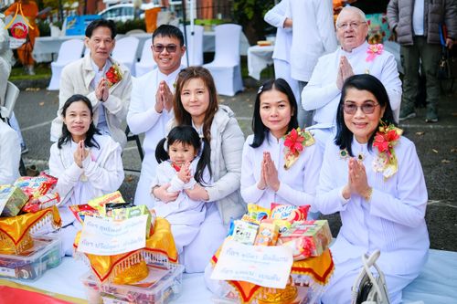 ภาพ No.175293:พิธีทอดกฐิน วัดพระธรรมกายแมนเชสเตอร์ เอดจลีย์ สต็อคพอร์ต ประเทศอังกฤษ ในโครงการกฐินสามัคคีทั่วไทย 30,000 วัด บูชาธรรม 80 ปี หลวงพ่อธัมมชโย โดยคณะศิษยานุศิษย์วัดพระธรรมกาย วันที่ 10 พฤศจิกายน พ.ศ. 2567