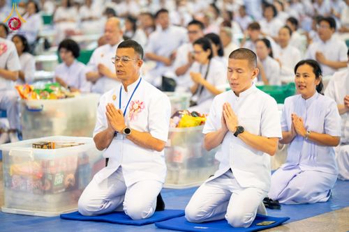 ภาพ No.256736:วันที่ 5 ตุลาคม พ.ศ. 2568 พิธีตักบาตร ข้าวสารอาหารแห้ง ณ บ้านแก้วเรือนทองคุณยายฯ สภาธรรมกายสากล วัดพระธรรมกาย