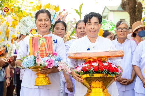 ภาพ No.171673:พิธีทอดกฐิน ณ วัดมหาโพธิ์ จ.ลพบุรี ในโครงการกฐินสามัคคีทั่วไทย 30,000 วัด บูชาธรรม 80 ปี หลวงพ่อธัมมชโย โดยคณะศิษยานุศิษย์วัดพระธรรมกาย วันที่ 27 ตุลาคม พ.ศ. 2567