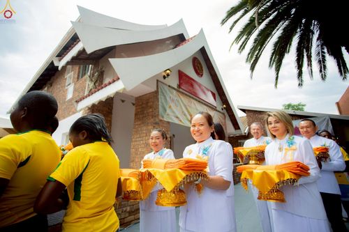 ภาพ No.255140:วันที่ 12 ตุลาคม พ.ศ. 2568 พิธีทอดกฐินสามัคคีสร้างทุกสิ่ง วัดพระธรรมกายโจฮันเนสเบิร์ก  ประเทศสาธารณรัฐแอฟริกาใต้