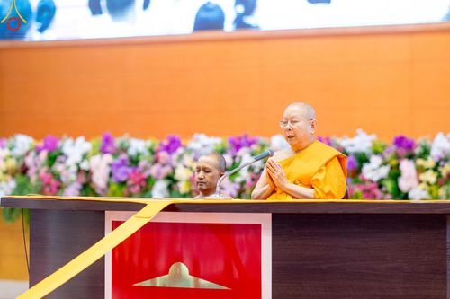 ภาพ No.146056:วันมหารำลึก ครั้งที่ 34 พิธีร่วมรำลึกถึงนักสร้างบารมีที่ล่วงลับไปแล้ว , พิธีสวดพระพุทธมนต์ ณ ห้องแก้วสารพัดนึก 1 วัดพระธรรมกาย วันเสาร์ที่ 27 กรกฎาคม พ.ศ. 2567