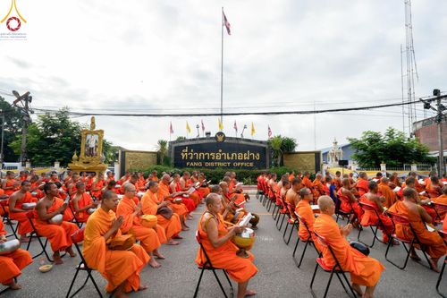 ภาพ No.146208:ตักบาตรพระ 1,384 รูป ทำบุญเมืองฝางครบรอบ 1,383 ปี ถวายเป็นพระราชกุศลแด่พระบาทสมเด็จพระเจ้าอยู่หัว เนื่องในโอกาสพระราชพิธีมหามงคล เฉลิมพระชนมพรรษา 6 รอบ 72 พรรษา วันเสาร์ที่ 27 กรกฎาคม พ.ศ.2567  ณ ถนนหน้าที่ว่าการอำเภอฝาง จ.เชียงใหม่