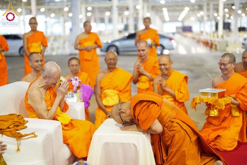 ภาพ No.185218:พิธีถวายมหาสังฆทาน 1,000 วัด ในวาระอายุวัฒนมงคล 84 ปี หลวงพ่อทัตตชีโว วันอาทิตย์ที่ 22 ธันวาคม พ.ศ. 2567 ณ สภาธรรมกายสากล วัดพระธรรมกาย