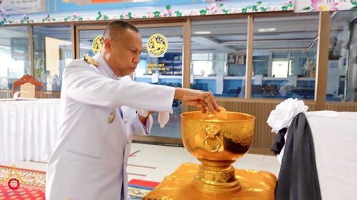 ภาพ No.260857:อำเภอคลองหลวง จัดพิธีสรงน้ำพระบรมศพ สมเด็จพระนางเจ้าสิริกิติ์ พระบรมราชินีนาถ พระบรมราชชนนีพันปีหลวง  ด้วยสำนึกในพระมหากรุณาธิคุณตราบนิจนิรันดร์ วันที่ 26 ตุลาคม พ.ศ. 2568 เวลา 09.30 น. ณ ที่ว่าการอำเภอคลองหลวง จังหวัดปทุมธานี