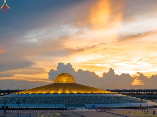 ภาพ No.150272:พิธีจุดประทีป และพิธีฉลองชัยสวดมนต์ บทธัมมจักกัปปวัตตนสูตร ครบ 6,668,272,727 จบ เนื่องในวันธรรมชัย 27 สิงหาคม พ.ศ. 2567 ณ มหารัตนวิหารคด วัดพระธรรมกาย