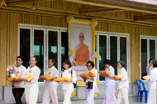 ภาพ No.263157:วันที่ 18 ตุลาคม พ.ศ. 2568 พิธีทอดกฐินสามัคคีเพื่อซื้อที่ดิน  สร้างอาคารครัวและโรงอาหาร  ห้องน้ำพร้อมโรงซักตากชาย-หญิง  และพิธีทอดกฐินสามัคคีทั่วไทย 30,000 วัด  ศูนย์ปฏิบัติธรรมนานาชาติทุ่งแสงธรรม  (Moonastery Meditation Center) ต.แสงอรุณ อ.ทับสะแก จ.ประ