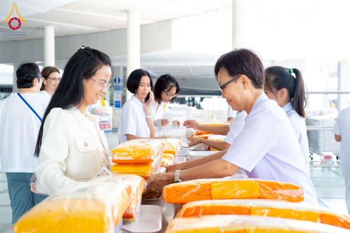 ภาพ No.265878:วันพุธที่ 5 พฤศจิกายน พ.ศ. 2568 (วันพระ ขึ้น 15 ค่ำ เดือน 12) พิธีบุพเปตพลี ครั้งที่ 172 ร่วมอุทิศบุญแด่หมู่ญาติที่ล่วงลับไปแล้ว และสืบทอดอายุพระพุทธศาสนา ณ หอฉันคุณยายอาจารย์ฯ วัดพระธรรมกาย