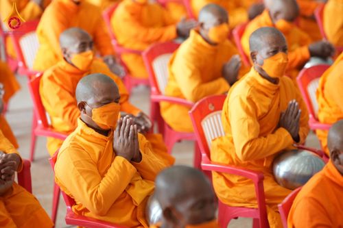 ภาพ No.130691:พิธีตักบาตรฉลองสามเณรใหม่ ในโครงการบรรพชา 1,250 รูป ณ แดนประสูติ สวนลุมพินี ประเทศเนปาล วันที่ 10 มีนาคม พ.ศ. 2567