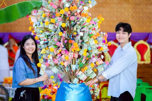 ภาพ No.262567:วันที่ 21 ตุลาคม พ.ศ. 2568 พิธีทอดกฐินสามัคคีทั่วไทย 30,000 วัด โดยคณะศิษยานุศิษย์ บูชาธรรม 81 ปี หลวงพ่อธัมมชโย ณ วัดกงไกรลาศ ต.กง อ.กงไกรลาศ จ.สุโขทัย