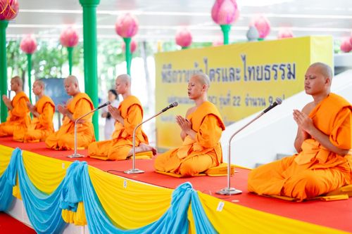 ภาพ No.227666:วันเสาร์ที่ 31 พฤษภาคม พ.ศ.2568 พิธีถวายผ้าไตรแด่สามเณรผู้เข้ารับการอุปสมบท , พิธีอุปสมบทสามเณรเตรียม DCI วัดพระธรรมกาย จ.ปทุมธานี