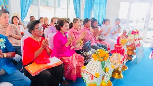 ภาพ No.164602:พิธีทอดกฐิน ณ วัดนิยมยาตรา อ.บางบ่อ จ.สมุทรปราการ ในโครงการกฐินสามัคคีทั่วไทย 30,000 วัด บูชาธรรม 80 ปี หลวงพ่อธัมมชโย โดยคณะศิษยานุศิษย์วัดพระธรรมกาย วันที่ 20 ตุลาคม พ.ศ. 2567